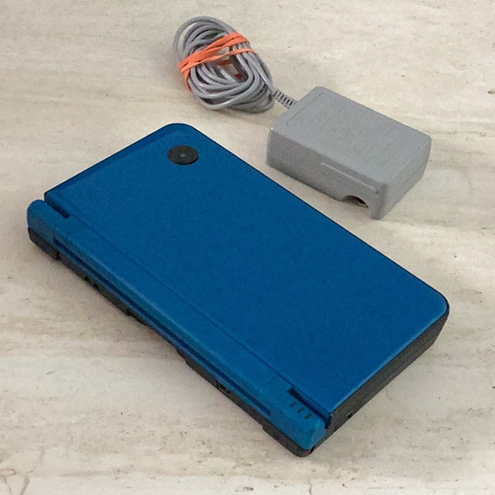 Nintendo DSi XL Console & Charger Handheld System Blue - Picture 4 of 15